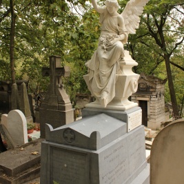 Powiększ obraz: Paryż, grób rodziny Gałęzowskich z rzeźbą Cypriana Godebskiego na Cmentarzu Père Lachaise.